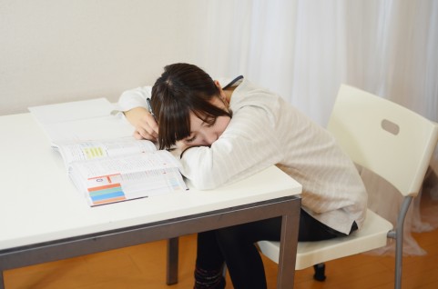 【テレワークで肩こり,腰痛,姿勢が悪くなる！】